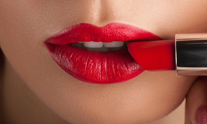 Вдохновляемся Мелисой Донгель из «Постучись в мою дверь»: как идеально накрасить губы красной помадой 👄