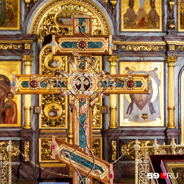 Крест с частицами ризы Господней и святых угодников Божиих | Источник: Василина Любимова / 59.RU