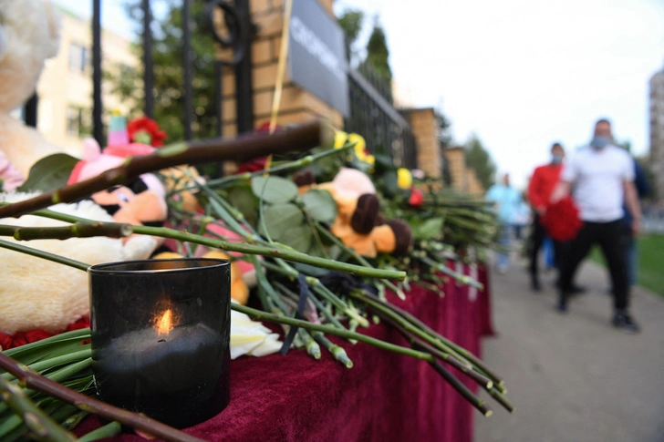 В Казани хоронят погибших при стрельбе в школе