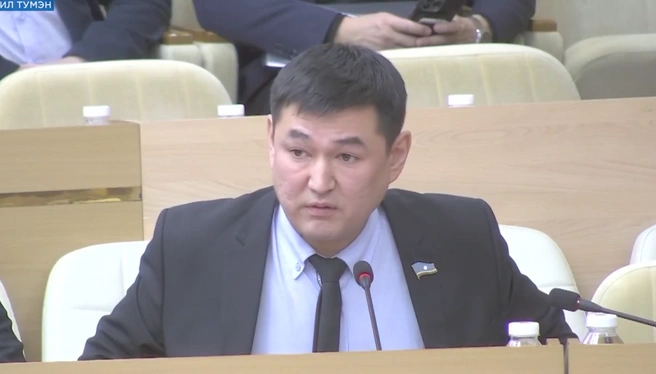 Александр Сусоев напомнил, что коммунистов мало  | Источник: Государственное собрание Ил Тумэн по РС (Я) / vk.com