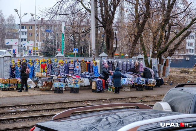 Уличная торговля на этом месте уже давно | Источник: Булат Салихов / UFA1.RU