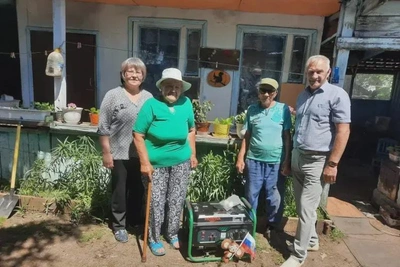 Генератор и маскировочные сети передали бойцам жители Приамурья