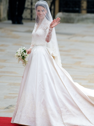 Фото №15 - Платья-близнецы: 15 слишком похожих свадебных нарядов королевских особ