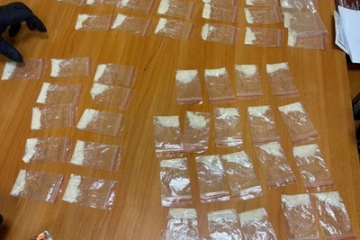 Задержаны наркосбытчики с марихуаной в подвесном потолке офиса