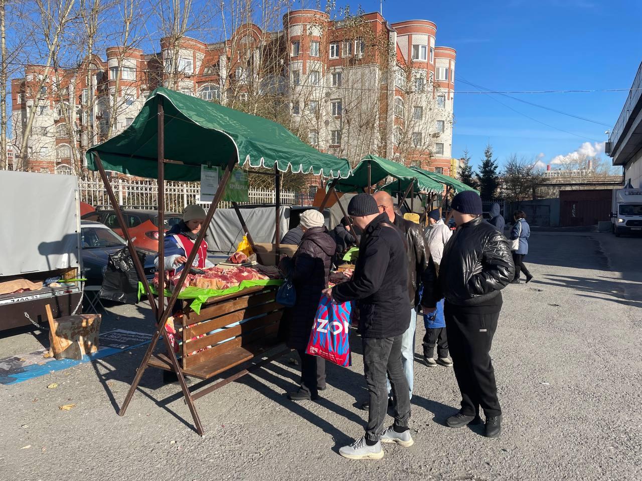 В Тюмени открылась продовольственная ярмарка — что там продают и по каким ценам