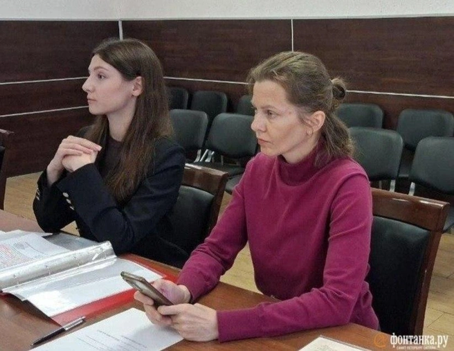 Екатерина Медведева и Светлана Пичугова в суде | Источник: Анна Мотовилова / FONTANKA.RU