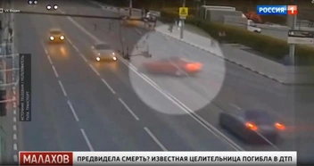 Видно, как спорткар врезается в иномарку