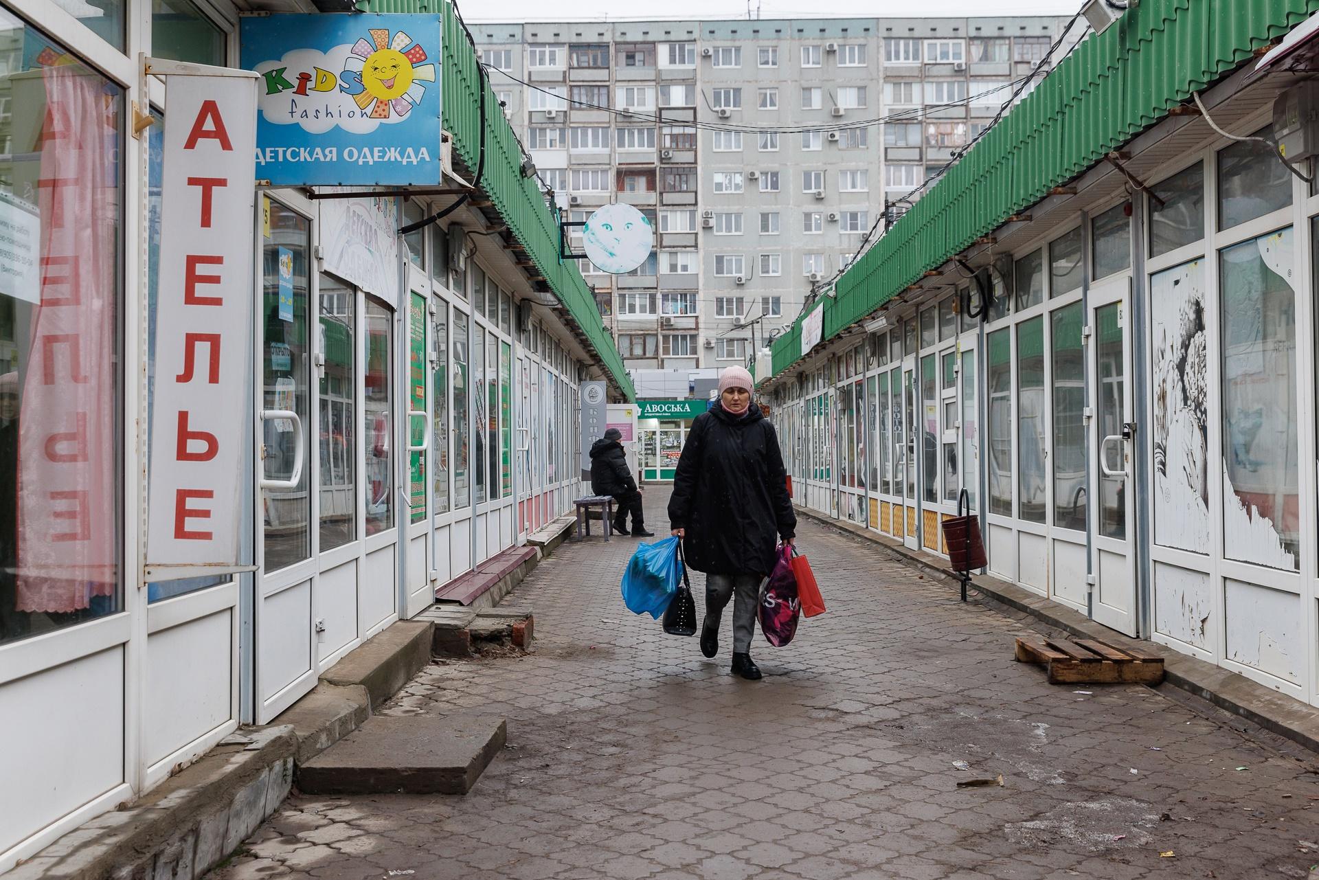 «Кому-то Новый год, а нам — разорение?»: предприниматели просят остановить снос рынка «Олимпия» в Волгограде