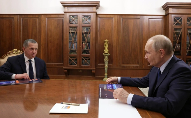 Владимир Путин встретился с полпредом Юрием Трутневым | Источник: kremlin.ru