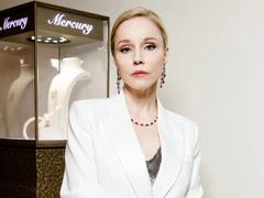 «Должна была появиться в это время»: Марина Зудина назвала внучку «солнечным ребенком»
