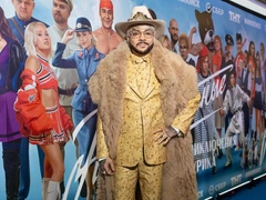 Филипп Киркоров приехал на премьеру в костюме лаваша