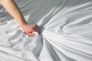 «Я испытываю 25 оргазмов за день» — что это за редкая болезнь и почему в ней так мало приятного?