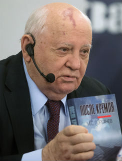 Сегодняшний Михаил Горбачев на новости в Интернете о своей кончине реагируеттак: «Не дождетесь!»