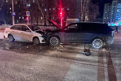 Иномарка при левом повороте столкнулась с Lada в Ставрополе
