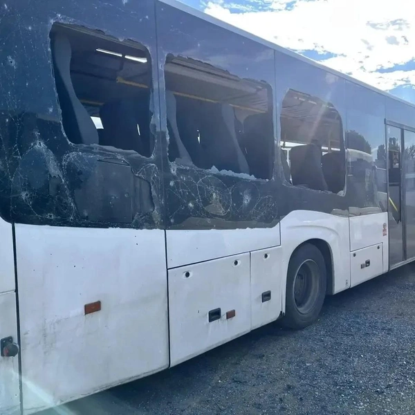В ночь на 11 июля ВСУ обстреляли гражданские автобусы в Запорожье | Источник: Евгений Балицкий / max.ru
