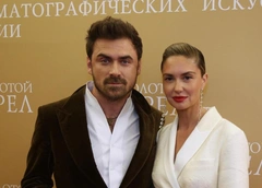 Заметен округлившийся живот? В Сети ищут подтверждение, что Агата Муцениеце беременна от Петра Дранги