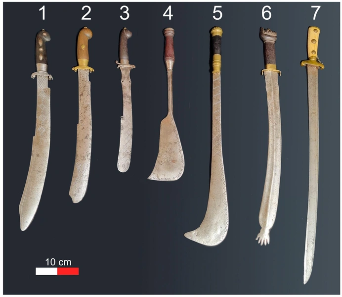 Heritage: мечи дагомейских амазонок XIX века выкованы из местного железа | Источник: Heritage
