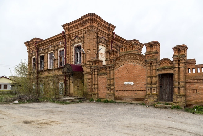 Чего совсем не скажешь о доме купца Артамонова | Источник: Константин Завриков / V1.RU