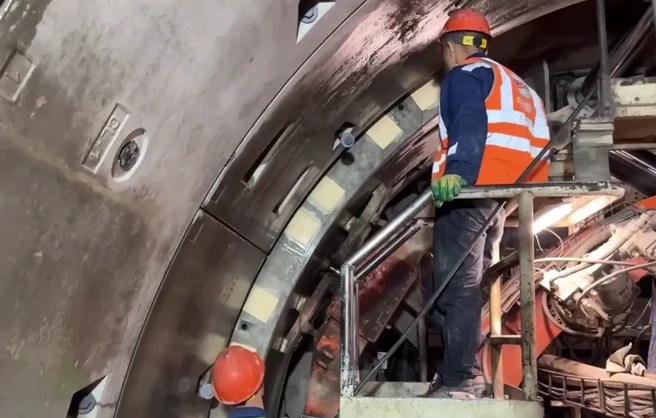 Установили уже больше 400 гидроизоляционных железобетонных колец | Источник: Красноярское метро / Telegram