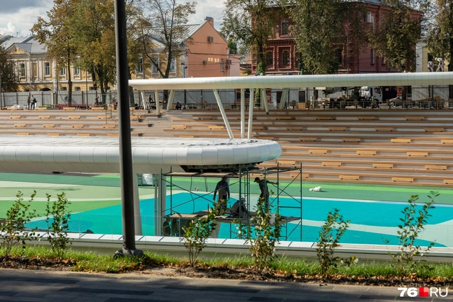 Продолжаются работы по обновлению трибун | Источник: Александр Куренной / 76.RU
