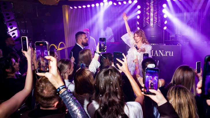 Серебряная роскошь и таинственные предсказания: как прошла Celebrity Party Woman.ru 2025 | Источник: Пресс-служба