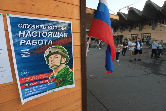 Самим контрактникам обещают миллионы за первый год | Источник: Сергей Михайличенко / FONTANKA.RU