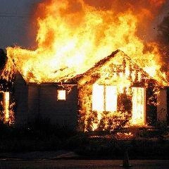 Кузбассовец поджёг дом одноклассника и получил 450 часов работ | 142.ru