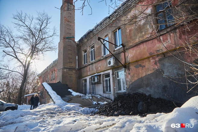 Кочегарка, отапливающая три дома, расположена в подвале  | Источник: Роман Данилкин / 63.RU