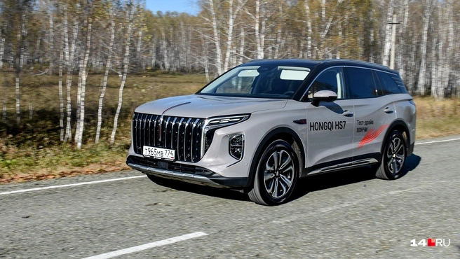 Hongqi HS7 заявлен как «мягкий гибрид»: у него есть электромотор, но маломощный. Рабочее напряжение системы 48 вольт, то есть в пределе она вряд ли способна добавлять более 10–15 л. с., да и то кратковременно | Источник: Артем Краснов