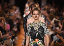 Тысяча и один принт: коллекция Paco Rabanne SS 2019