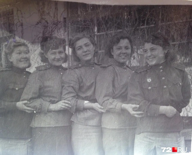 А вот и сама фотография со стихотворением на обороте | Источник: Андрей С.