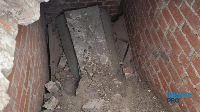 Склеп и гроб | Источник: https://probalakovo.ru