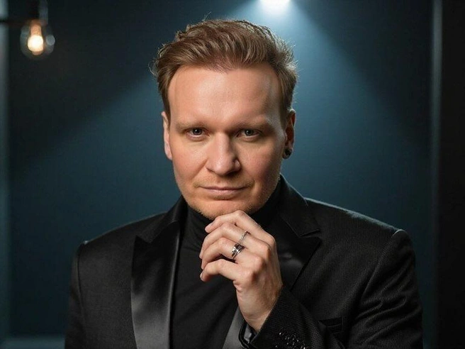 Сафронов вспоминает, как иллюзии рушились быстрее декораций, и признается: играть приходилось, но опыт был бесценным | Источник: safronov_sergey / Instagram (экстремистская организация, деятельность запрещена на территории РФ)