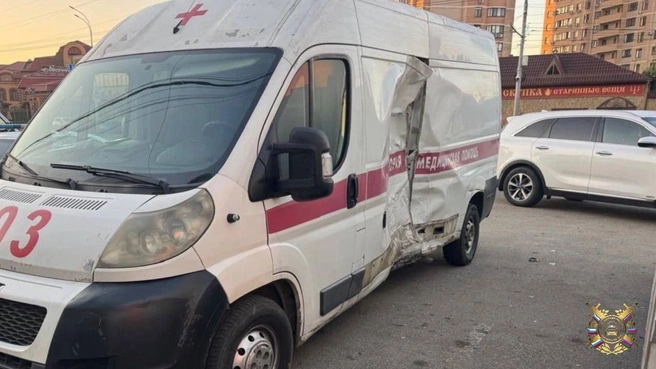 След от удара на карете скорой помощи | Источник: Госавтоинспекция Кубани / T.me