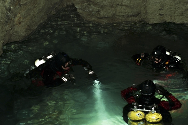 Чудеса под землей: 7 самых необычных пещер России