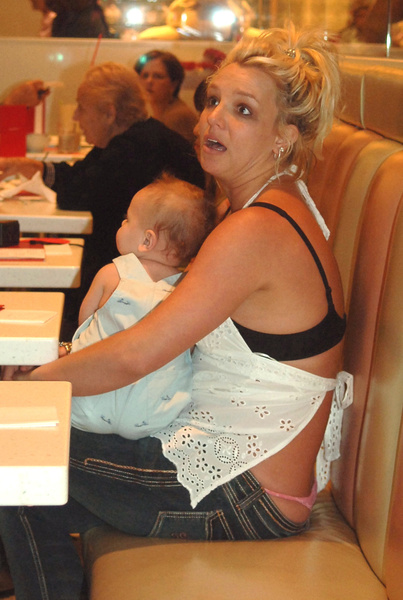 13 фото, доказывающих, что Бритни Спирс не позволит папарацци испортить ее третью беременность