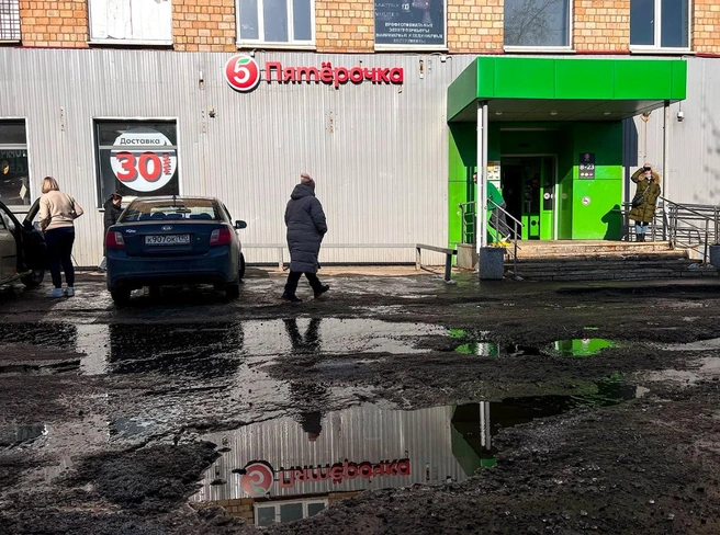 В районах, где разлилась канализация, стоит неприятный запах | Источник: Татьяна Панова / RTVI