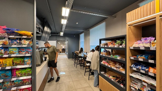 Обновленный магазин «Ярче!» с зоной кафе в Томске  | Источник: Стас Соколов / NGS.RU