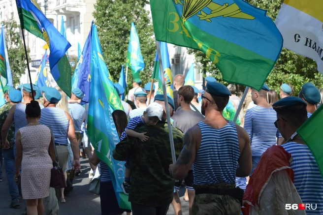 Малыш уснул на плече | Источник: Анастасия Баринова / 56.RU