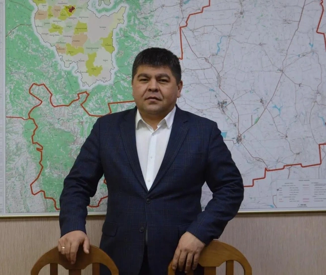 Чиновник женат, у него двое детей | Источник: Рустам Шарипов / Vk.com
