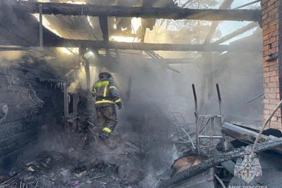 В Чите сгорели два гаража