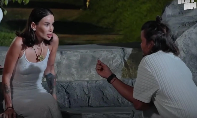 Момент, когда Степан делает предложение Айзе | Источник: кадр из шоу «Ставка на любовь», канал «Пятница», 2025 год