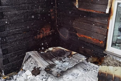 В Поронайске потушили горящий жилой дом