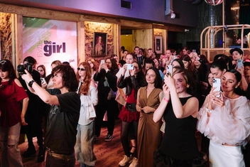 Аня Покров вручила премию «Будь theGirl» для инфлюенсеров и читателей