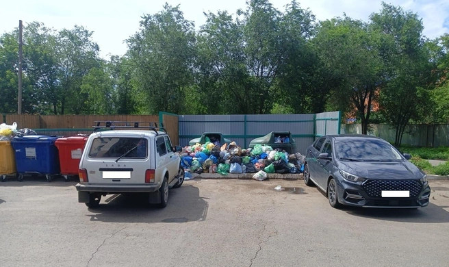 В «Природе» жалуются на водителей, мешающих вывозить мусор | Источник: ООО «Природа» / T.me