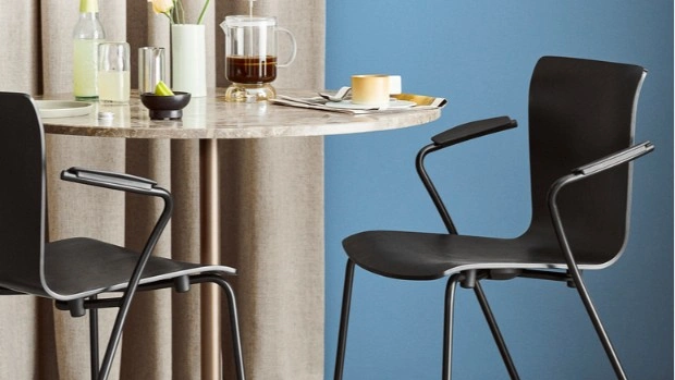 Fritz Hansen перевыпускает стул Vico Duo к 100-летию Вико Маджистретти