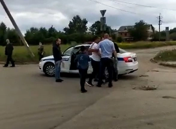 В полиции прокомментировали инцидент с гаишниками в поселке Дягилево | ya62.ru