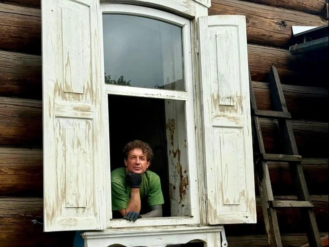 Иркутский тренер Марк Кисурин ремонтирует квартиру в доме-памятнике | Источник: KISURIN / Telegram