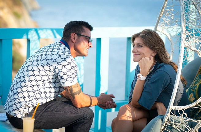 По сюжету герой Павла Прилучного становится владельцем убыточных виноградников | Источник: онлайн-кинотеатр KION