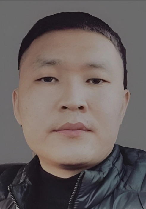 Со Станиславом Норбоевым Сэсэг познакомилась за неделю до исчезновения | Источник: Lizaalert.org